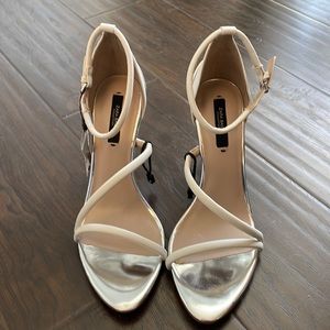 New ZARA white metallic silver strapped stilettos heel unique rare cushion strap
